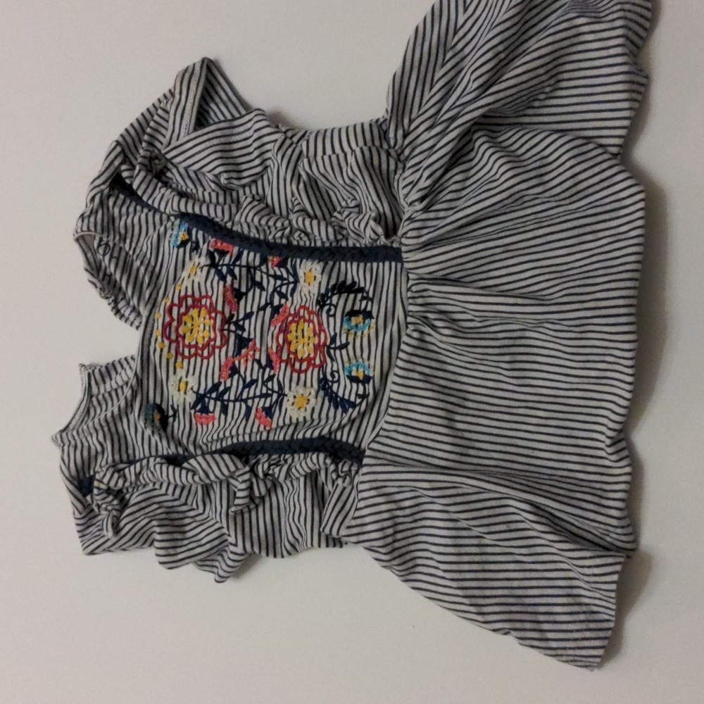Jessica Simpson embroidered top